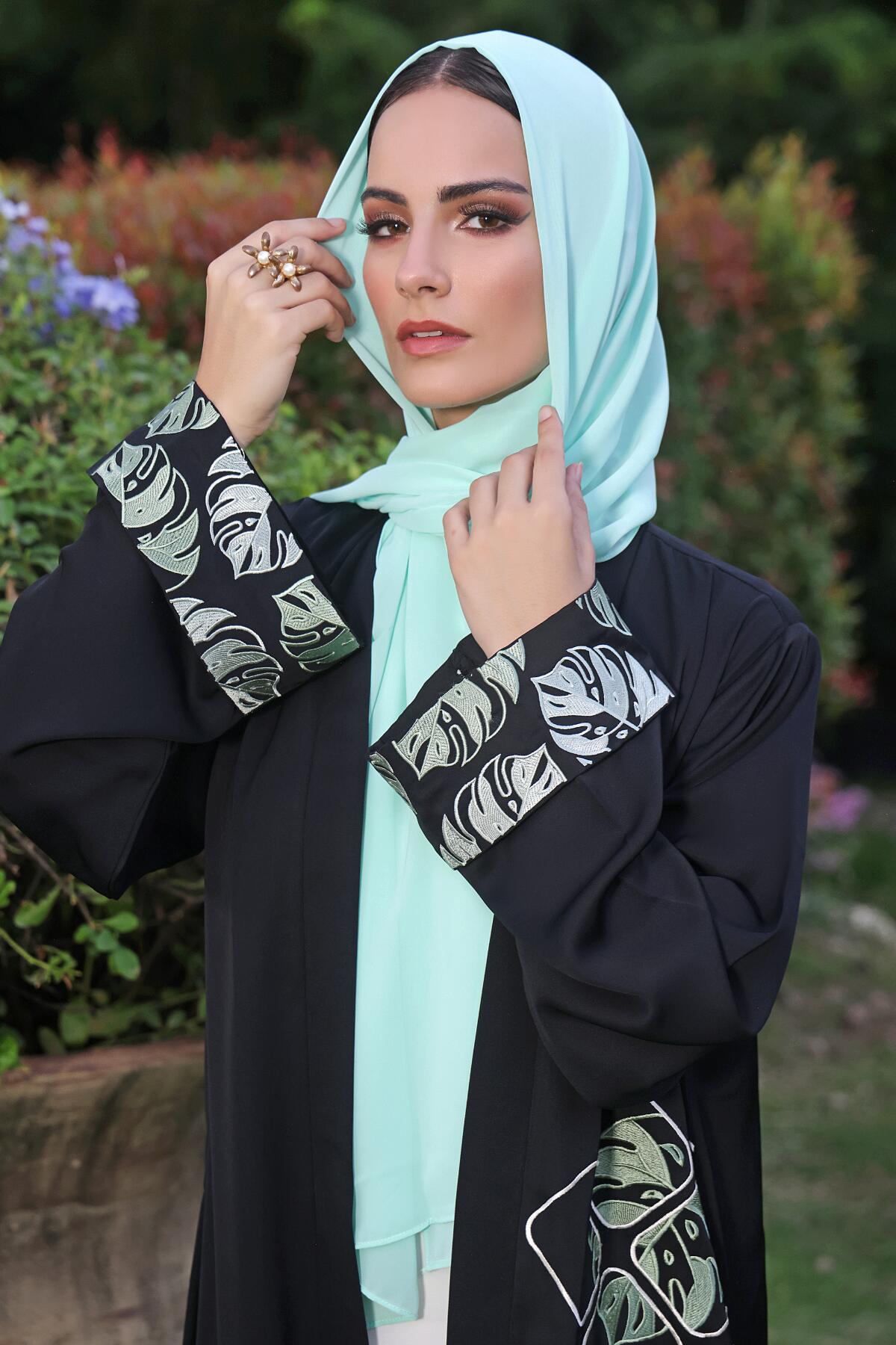 Ceriman Embellished Abaya