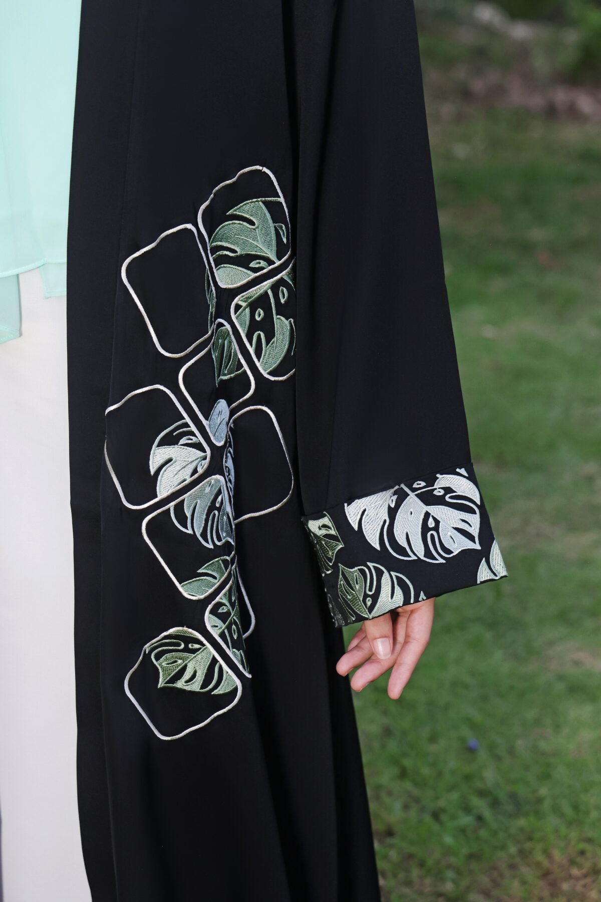 Ceriman Embellished Abaya