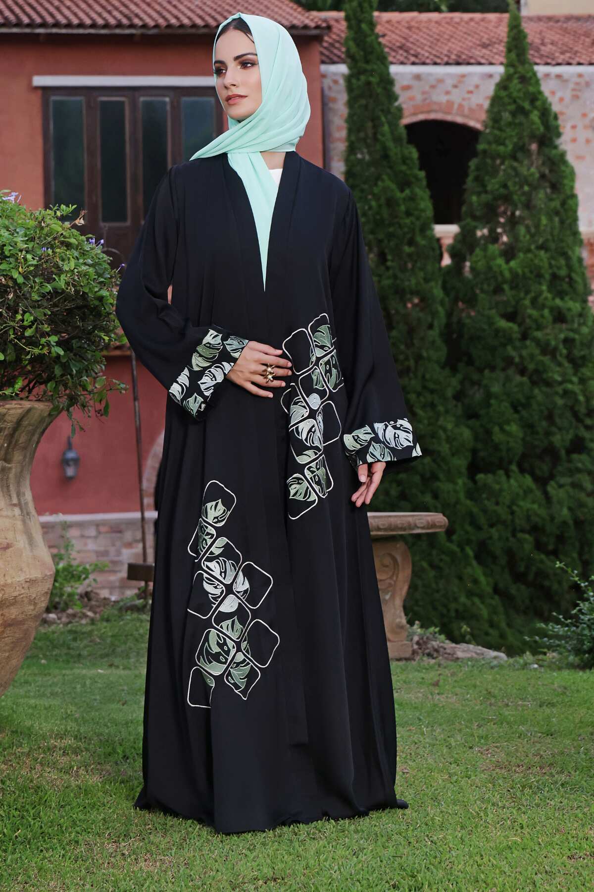 Ceriman Embellished Abaya