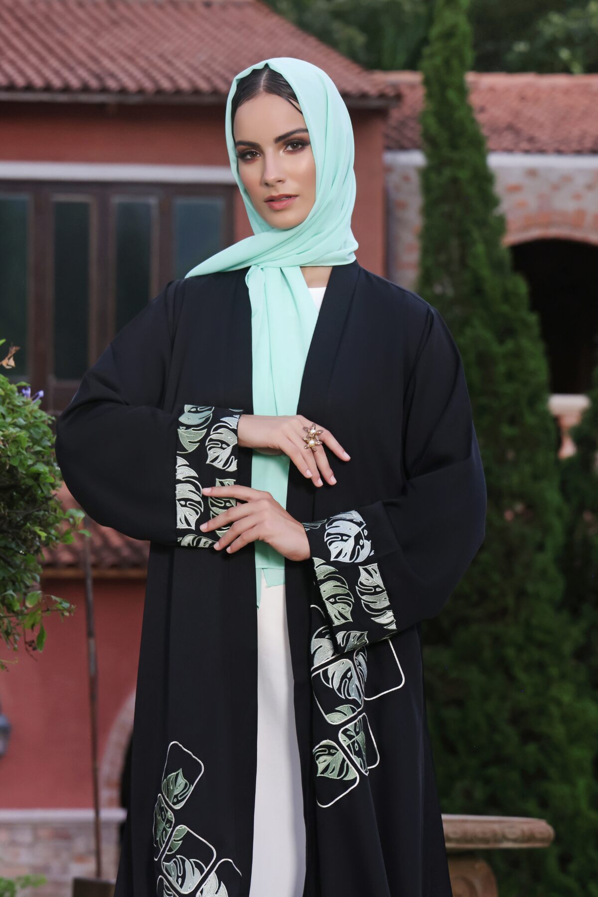 Ceriman Embellished Abaya
