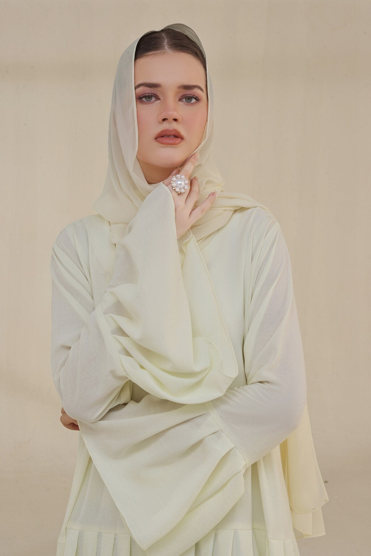 Dutch White Abaya