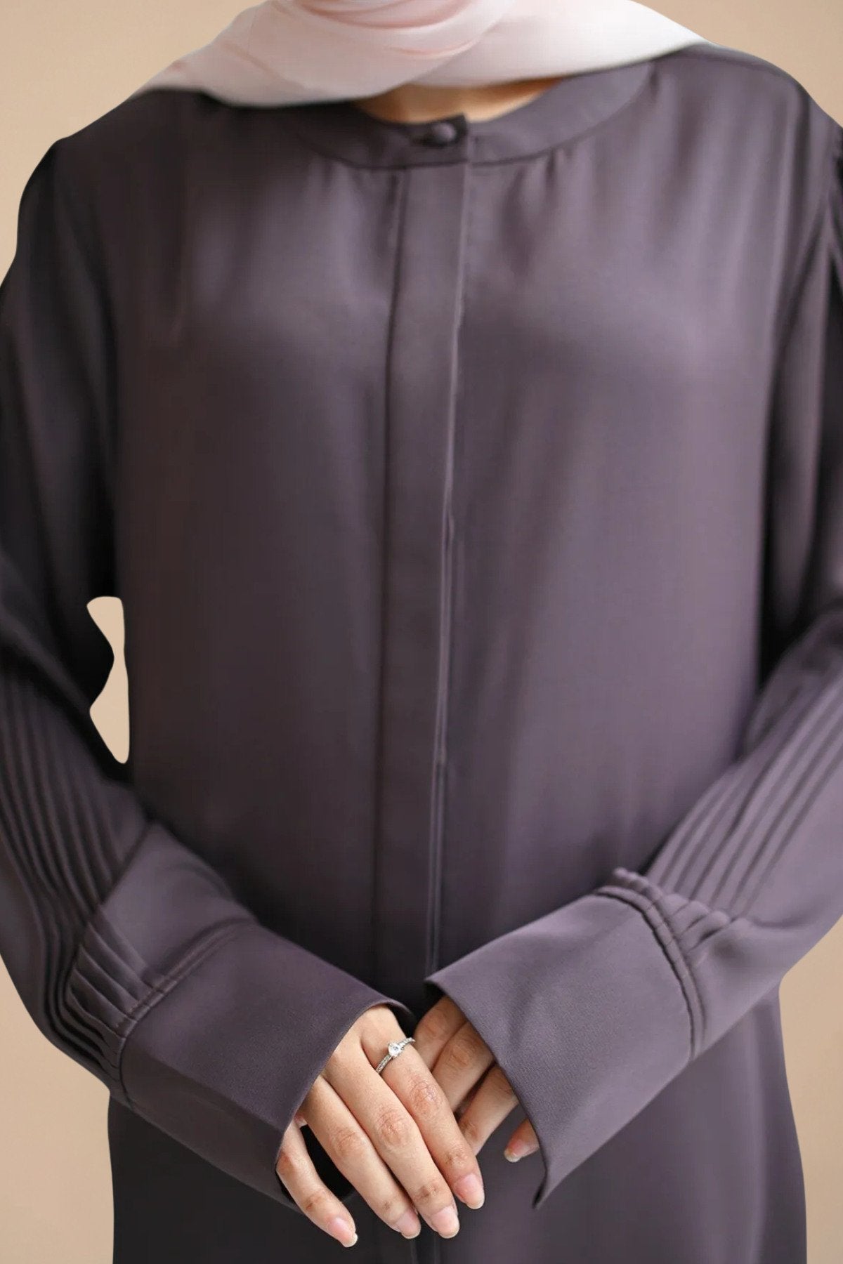 Gravel Pleated Abaya