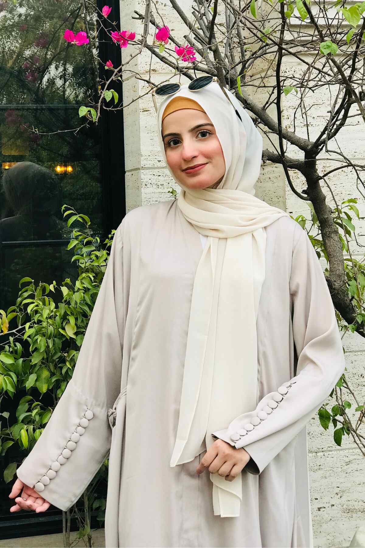 Pearl Dust Manipulation Abaya