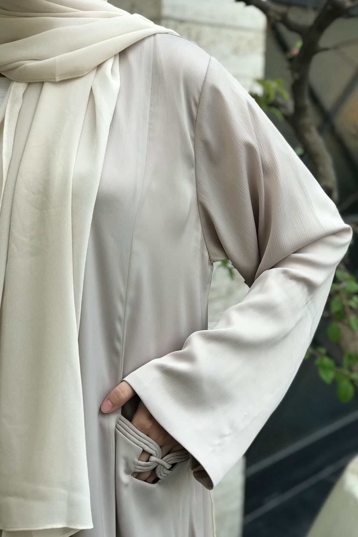 Pearl Dust Manipulation Abaya