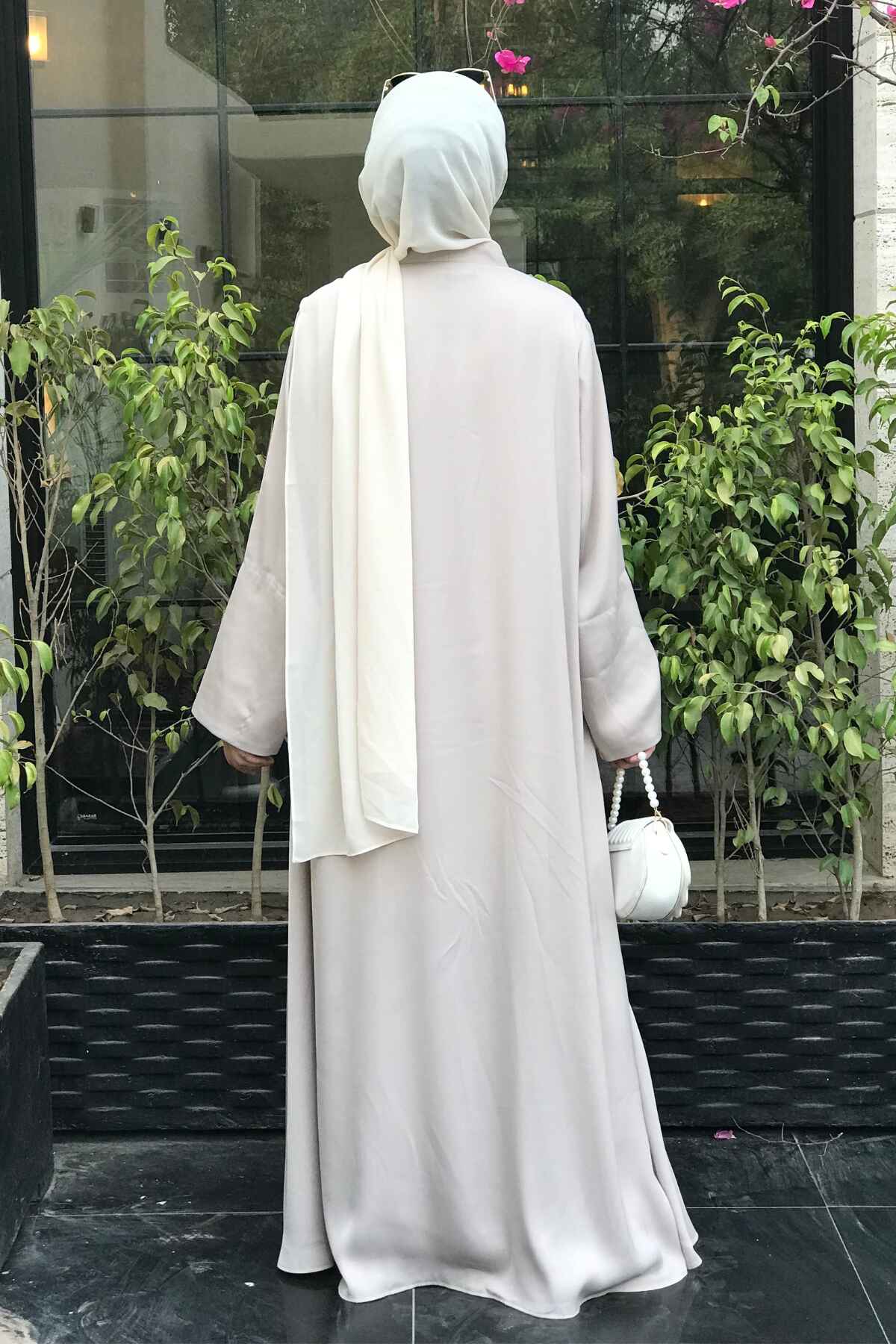 Pearl Dust Manipulation Abaya