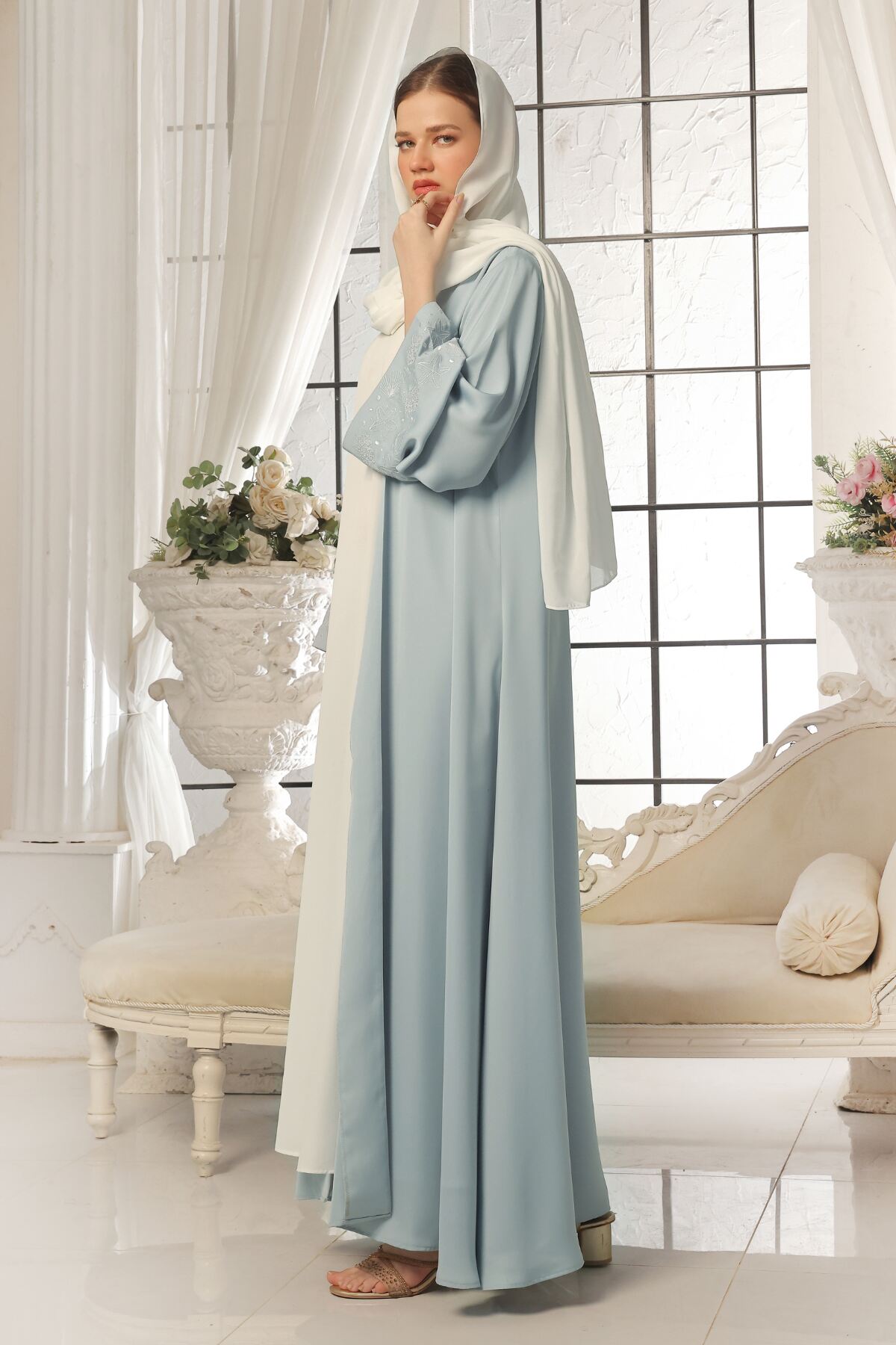 Seashell Embroidered Abaya