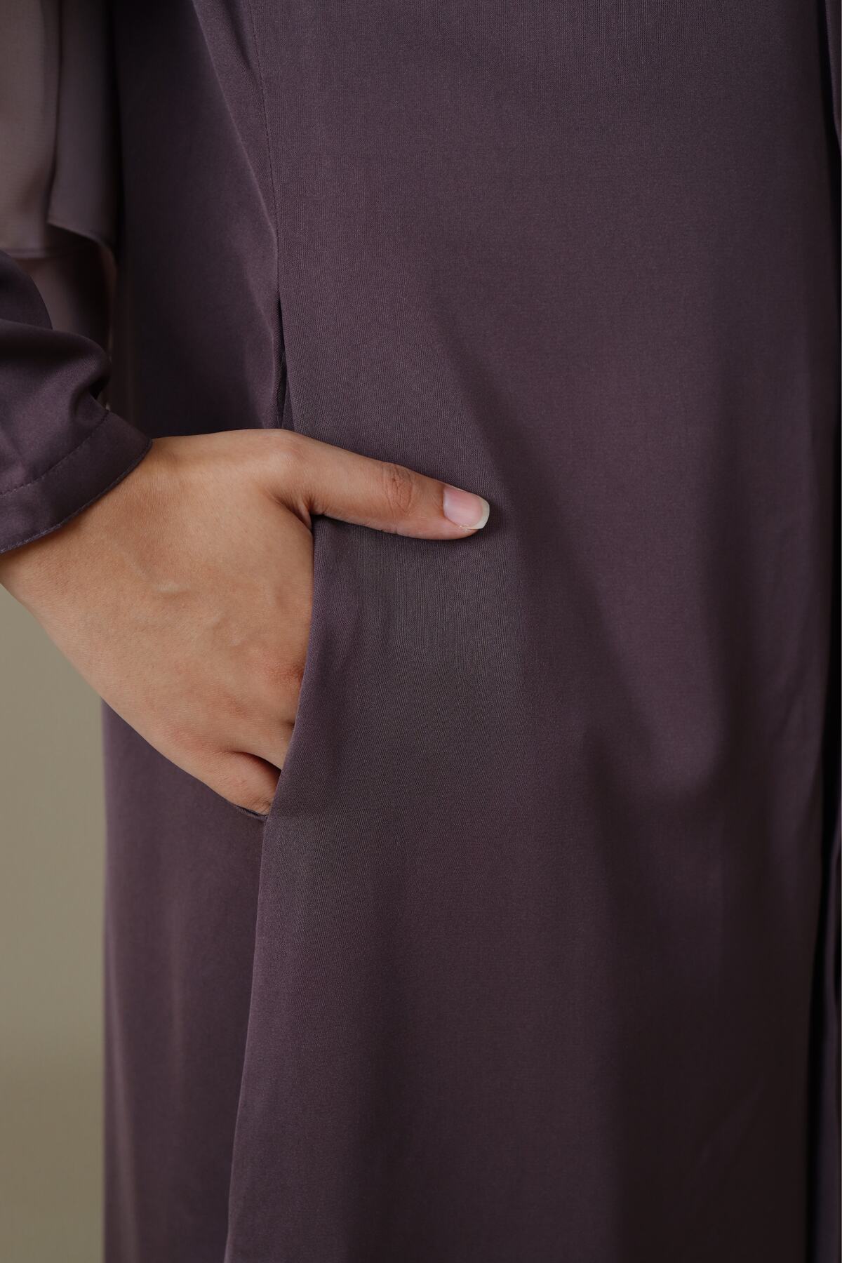 Thunder Pleated Abaya