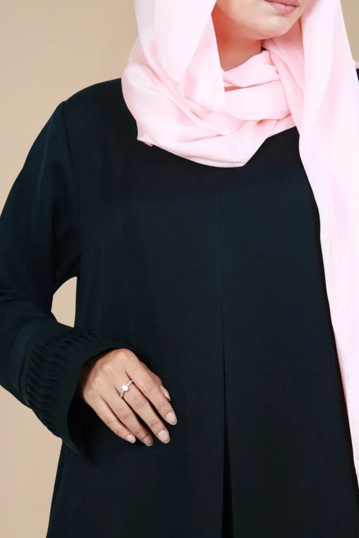 Tucks Manipulation Abaya